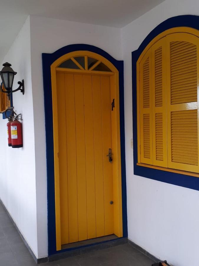 Residencial Colonial Amarelo A 150M Da Praia De Mariscal Aparthotel Bombinhas Buitenkant foto